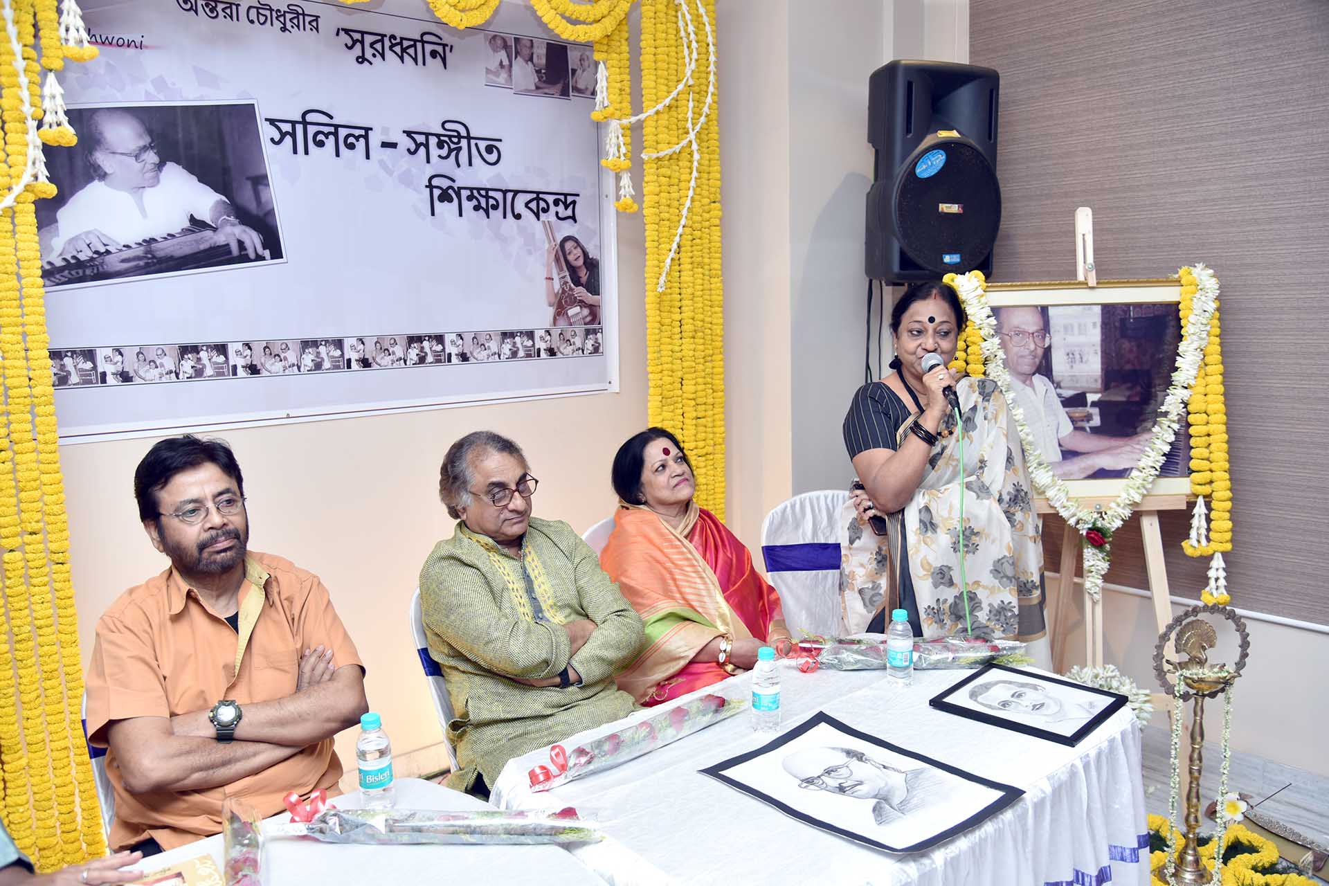 Guests Smts Haimanti Shukla, Sri Kalyan Sen Barat & Sri Swapan Basu along with Smt Indrani Sen